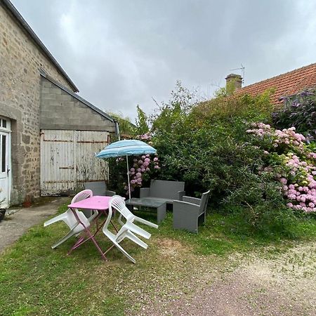 Bed and Breakfast Entre Roches Et Marees Montfarville Exteriér fotografie