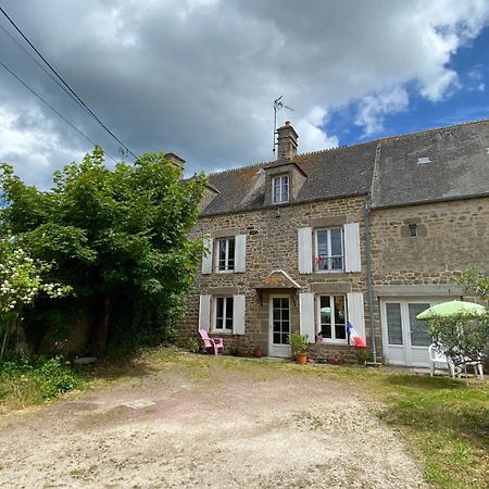 Bed and Breakfast Entre Roches Et Marees Montfarville Exteriér fotografie